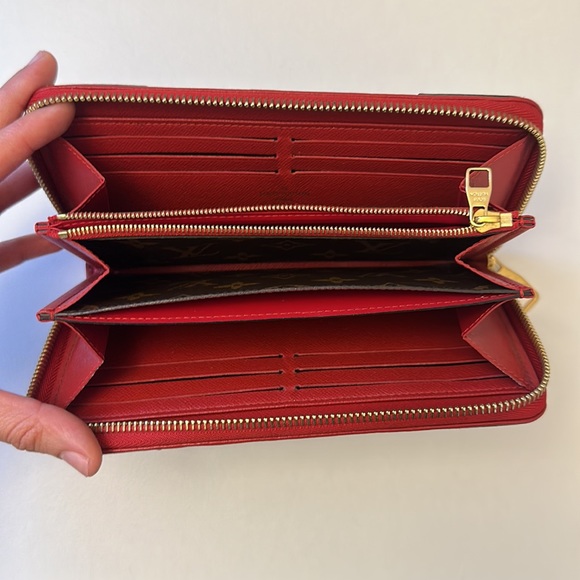 LV Monogram Zippy Retiro Wallet (2019) - Picture 2 of 7